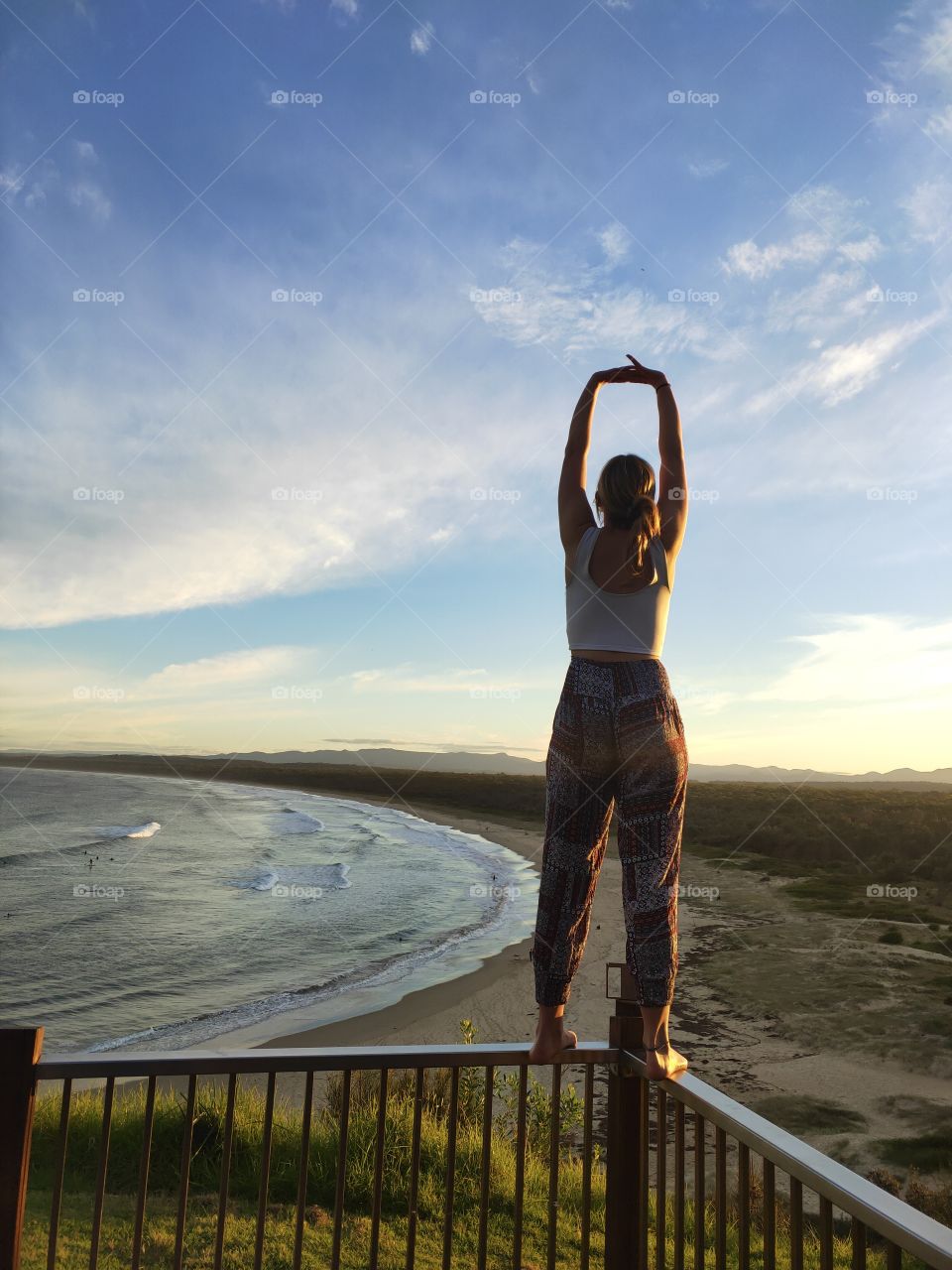 Sunset yoga overlooking a beautiful Australian beach. 🏖 🌅🧘‍♀️