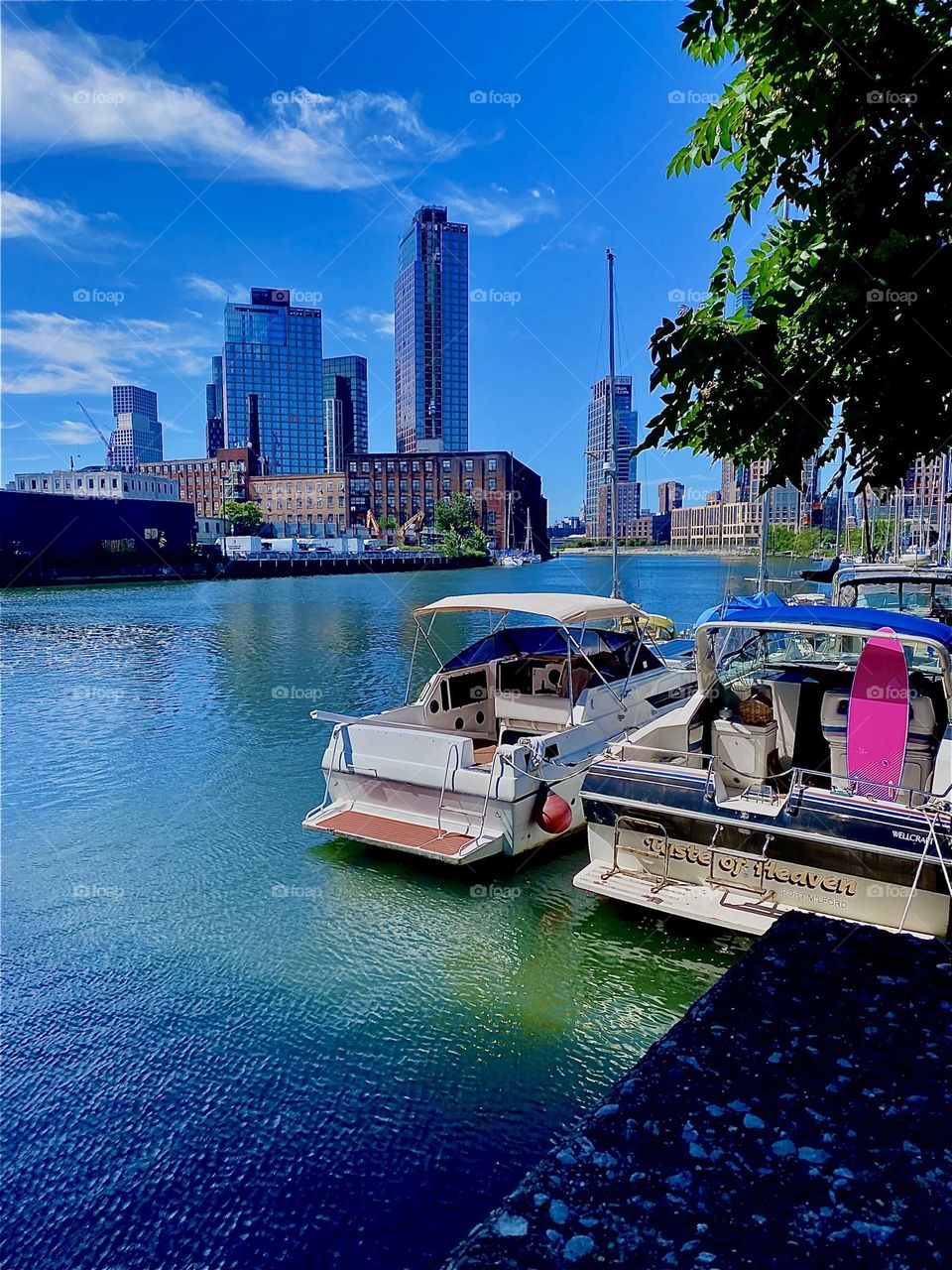 This is beautiful „Newtown Creek“ by the „Pulaski Bridge“ in LIC, Queens. The depth and exceptional clarity of the ocean becomes apparent by the mirror images of the shore that appear on its surface. 2023. Hypnotic Productions