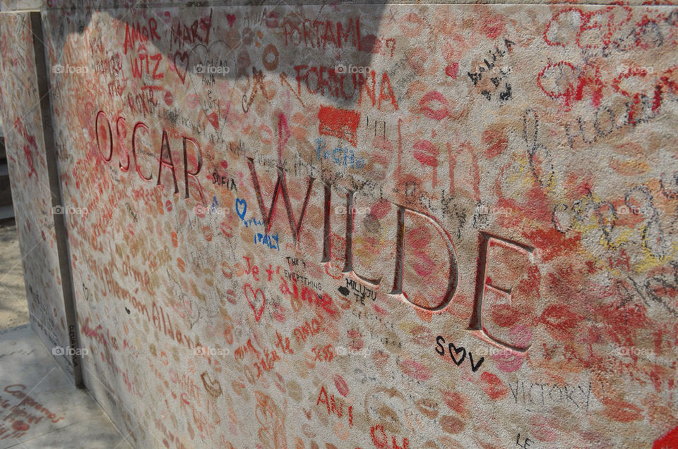 Oscar wildes grave stone