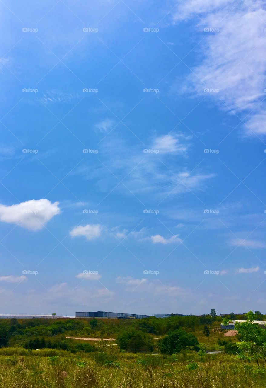 A #chuva outrora anunciada não veio. Mas, em compensação, saiu um #céu tão azul...
Que #segundona é essa, onde já tivemos as 4 estações antes do meio-dia?
📸
#paisagem #natureza #inspiração #fotografia #mobgrafia #landscapes