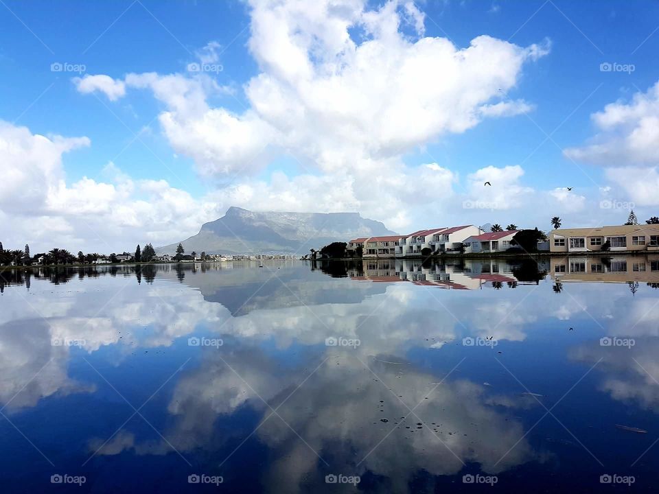 reflection of clouds and tablemountain over the lagoon