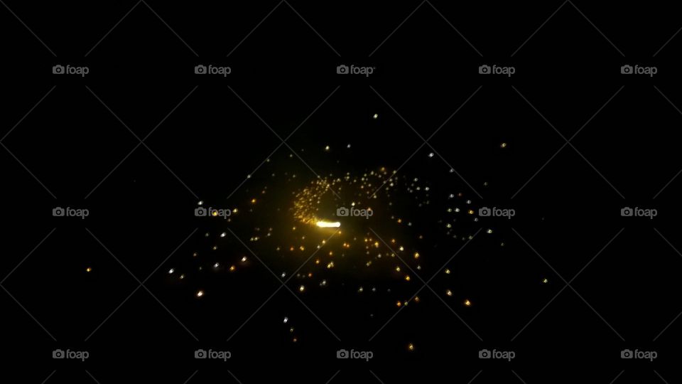 oh when I see this I wonder actually our universe look like from up above.
And the amazing thing is that it is a fire cracker.