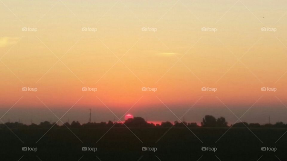 red sun. sun setting red