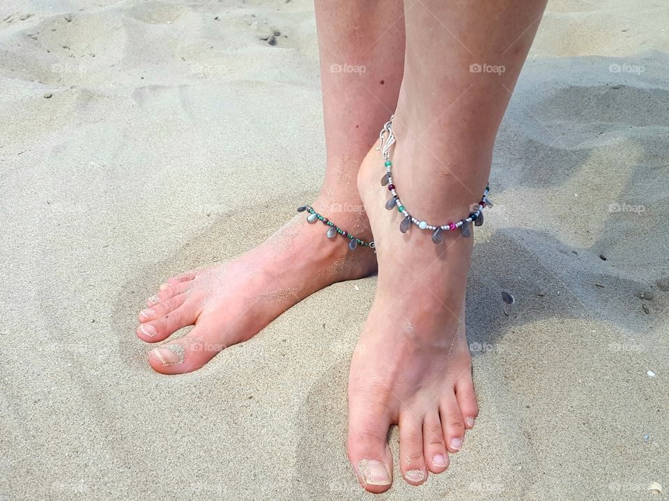 womens' feet with handmade beaded labradorite anklets. maikai vegan jewelry on Etsy