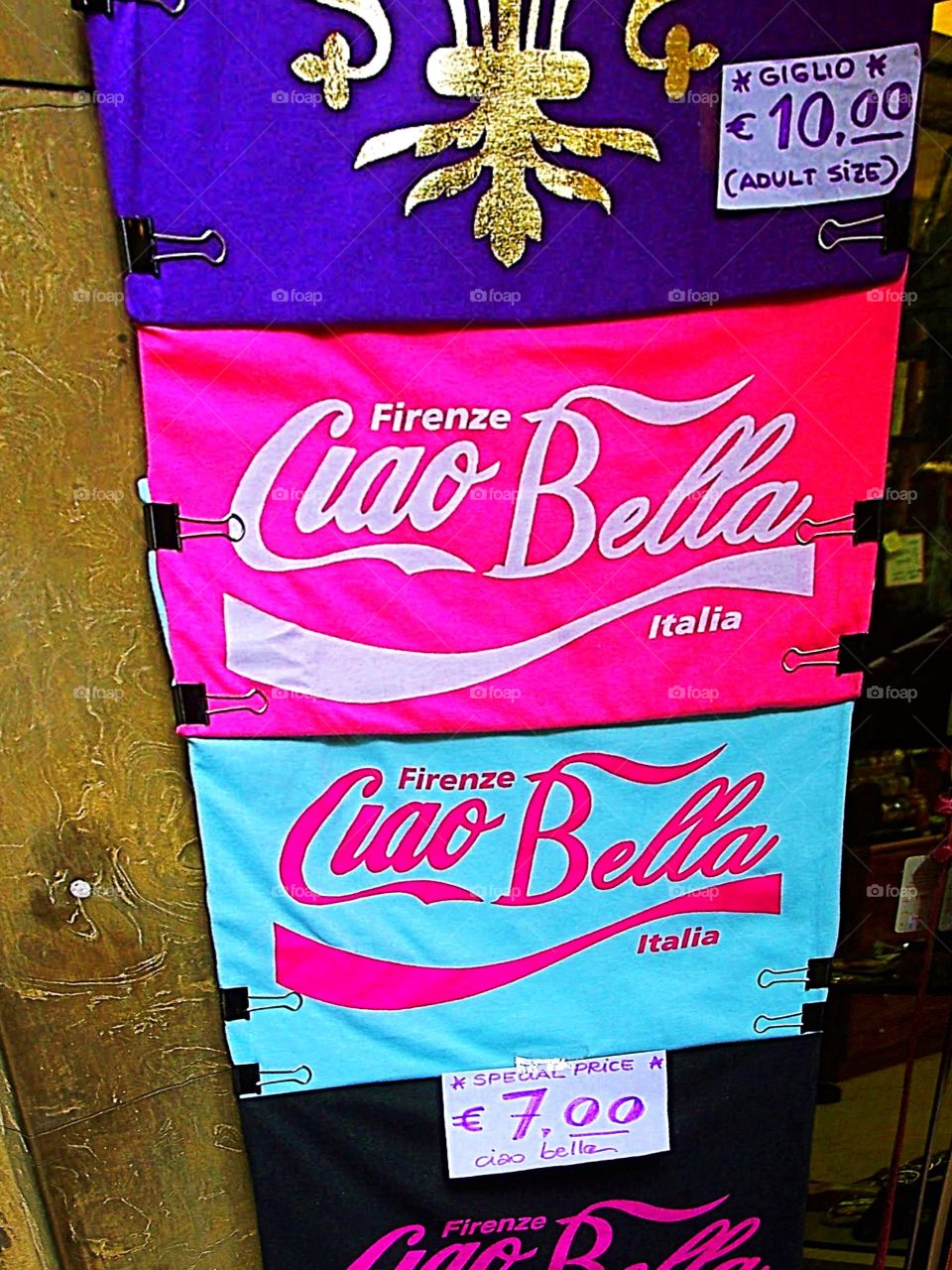 Ciao Bella T-shirt shops that borrowed the coca-cola influence. All over Italy! 