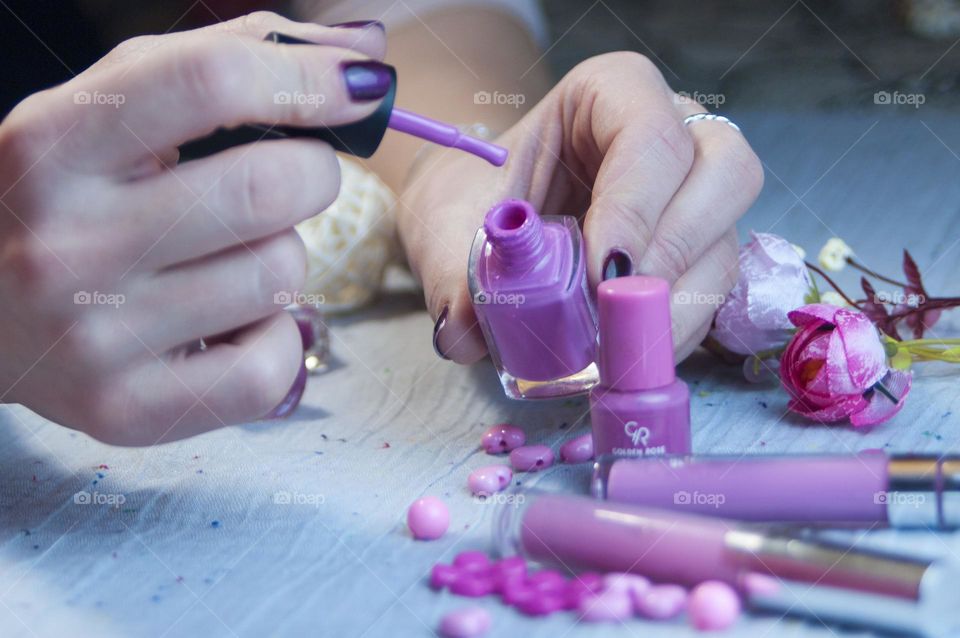 girl paints her nails