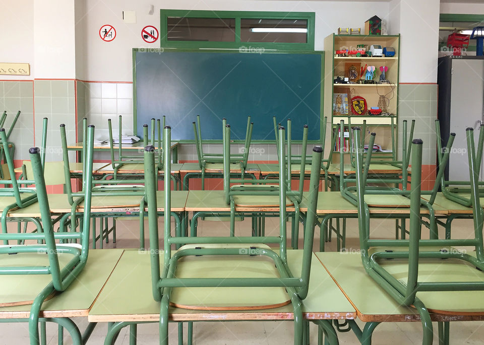 Empty classroom 