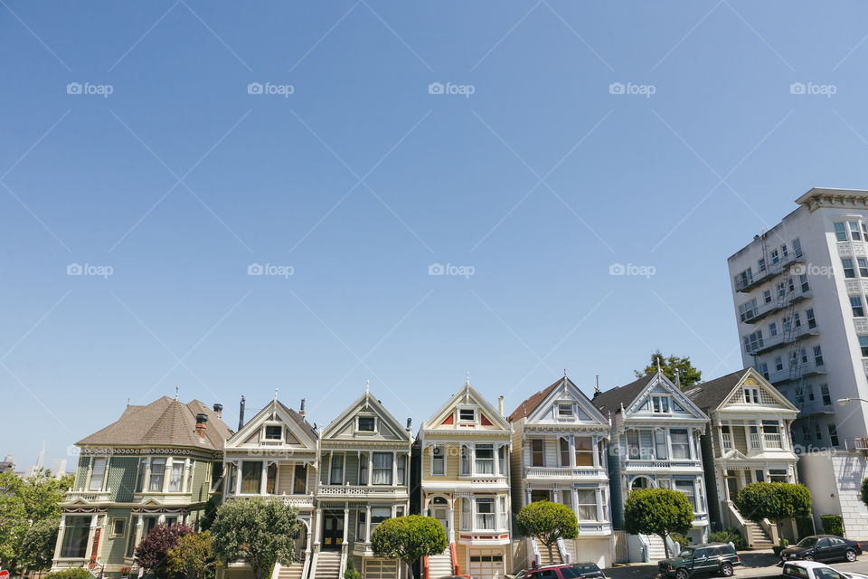 Row homes of painted ladies in San Francisco 