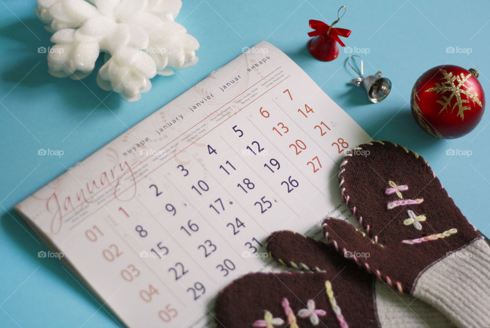 Winter holidays, gloves, decorations, Januari 2019 calendar