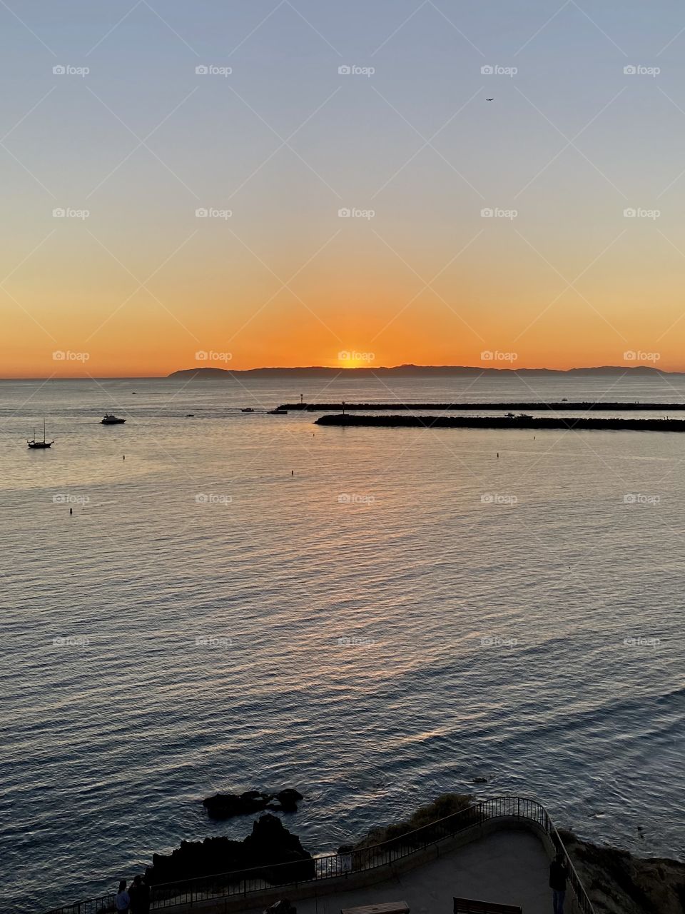 Sunset from the inspiration Point in Corona del Mar looking over the Pacific Ocean 