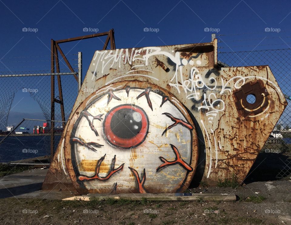 Graffiti eyeball.