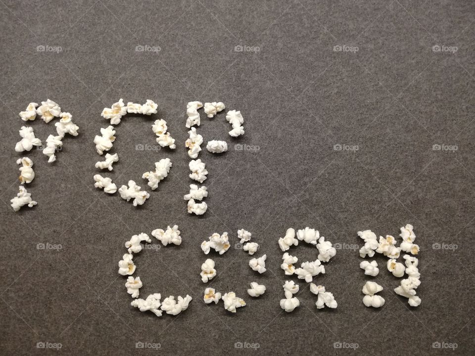 Written :"pop corn" whit pop corn