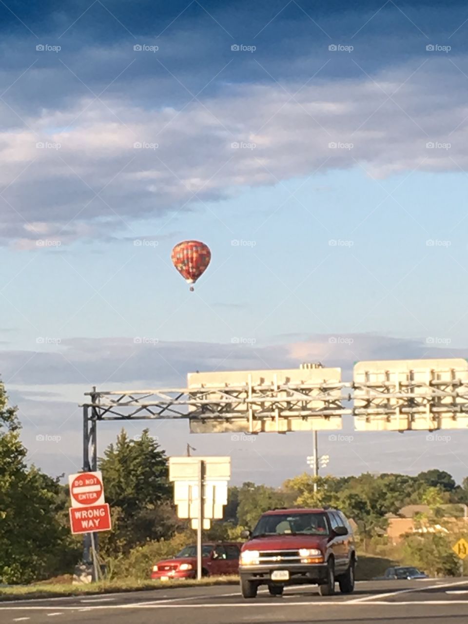 Hot air balloon in the city