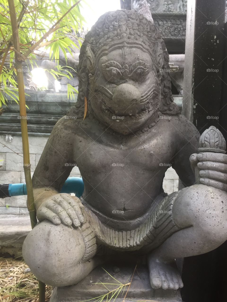 Хранитель отеля, вырезка из природного камня. О.Панган Тайланд 