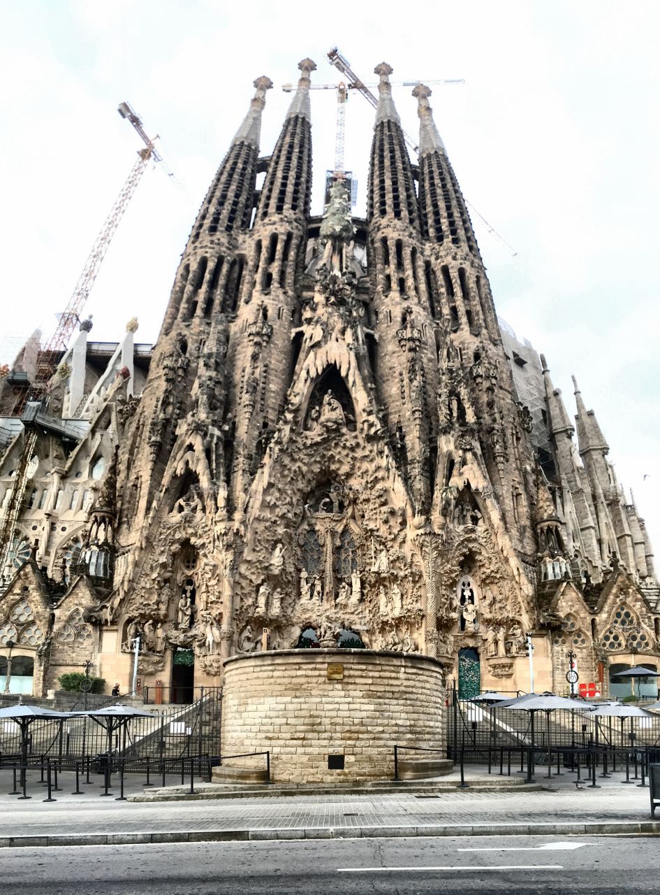 AWESOME place, Gaudi was amazing 🌍👏🏻👍🏻💪🏿#instagram #barcelona #blog #town #michaltoloczkopodróżnik #michaltoloczko #ilovebarcelona #sagradafamilia #catalunya #trip #travelling #traveller #photo #view #discover #building #travels #travelphoto #traveltheworld #travelawesome #inspiration #traveldiary #travelblog #discoveryourworld #adventuretime #tubyłem #photooftheday #world @wakacyjnipiraci @barcelona_barcelona @visitbarcelona @catalunyaexperience @loves_catalunya