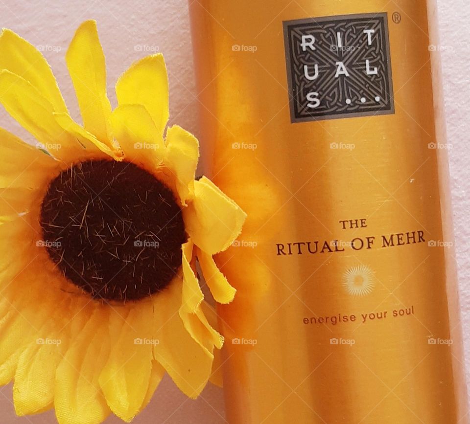 Rituals ... energising shower gel🌻