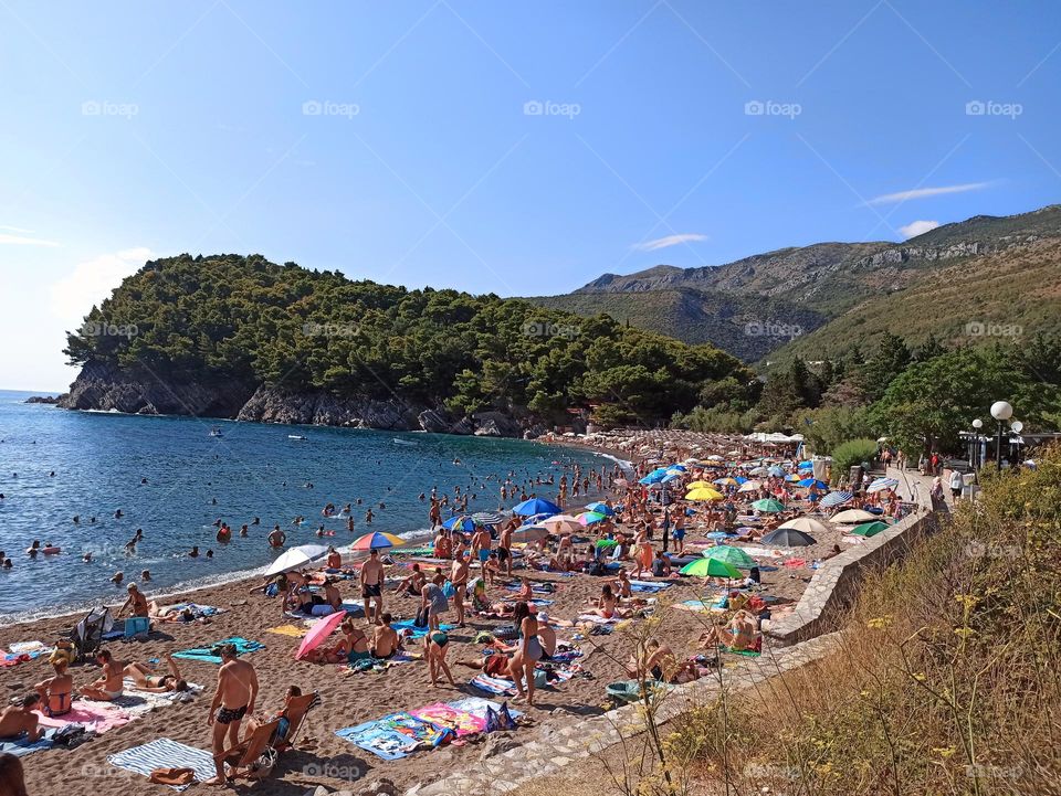 Introducing the Crowds Revolution ! Beach in Montenegro.
people, crowd, tourists, excursion, pilgrims.