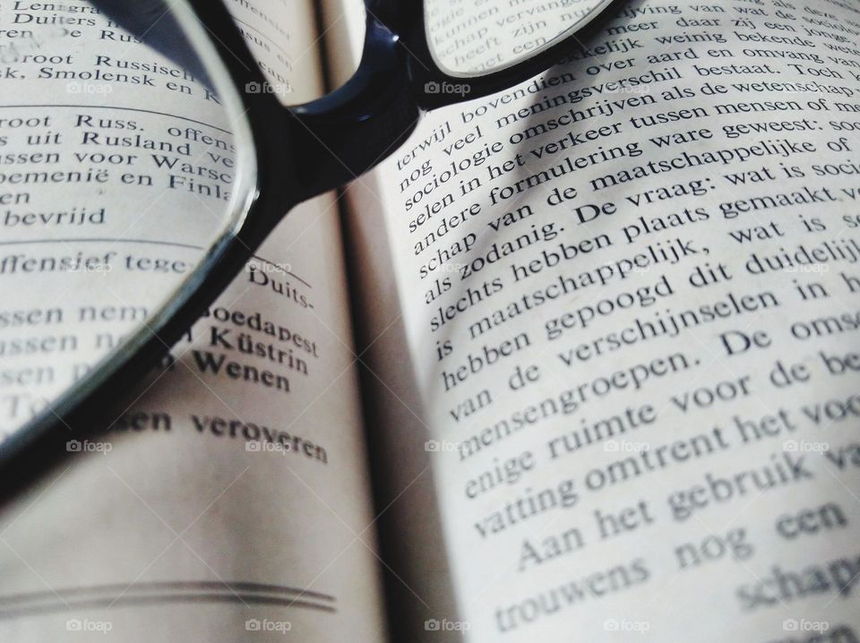 Reading the encyclopedia