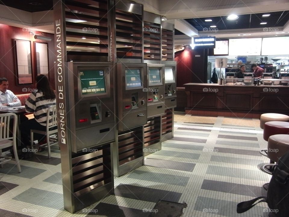 McDonald's self ordering in Paris