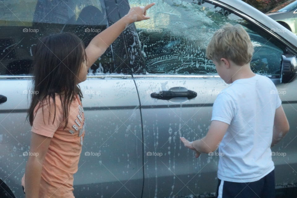 car hands washing