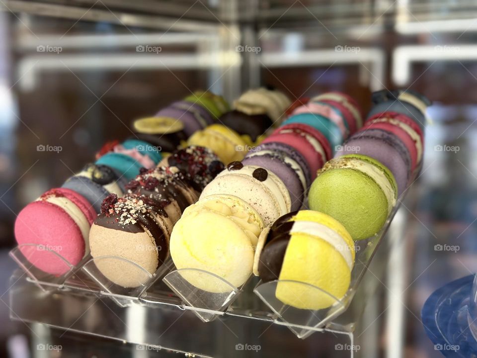 Colorful macarons 