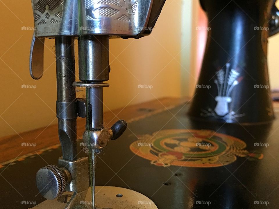 1928 singer treadle sewing machine with Egyptian art tole motifs