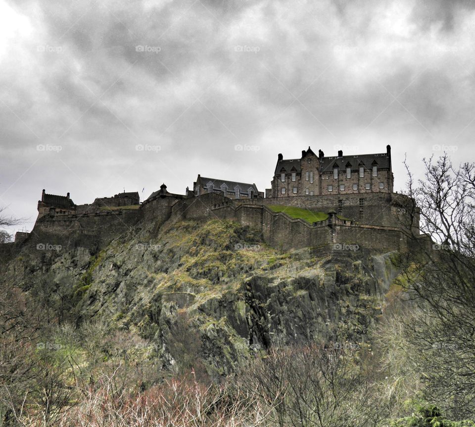 Château dans un ciel orageux