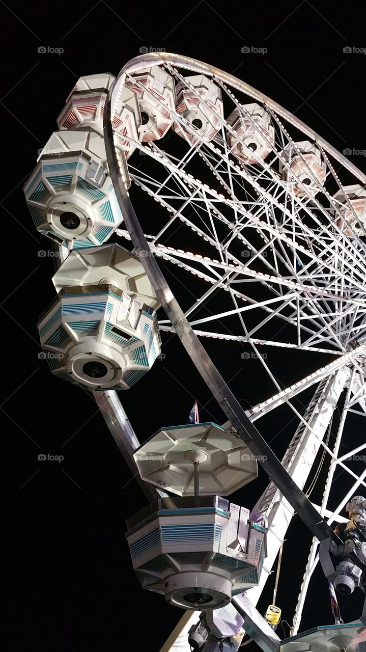 Ferris wheel at night time