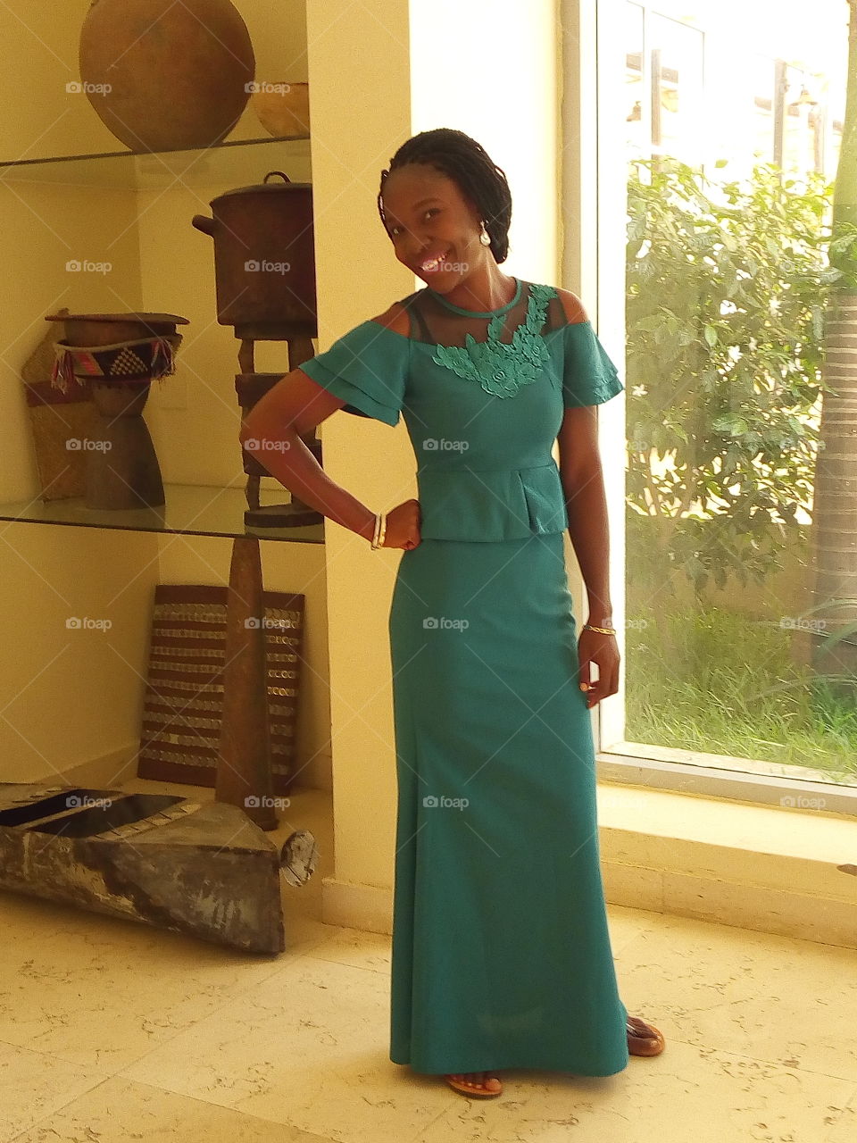 This photo was snapped at #AUN
American University of Nigeria in #Yolasouth Local government of #Adamawa when I went for story writing competition organized by #NERI, Northeast Regional Initiative. Behind me were locally made canoe, pot, lanterns etc