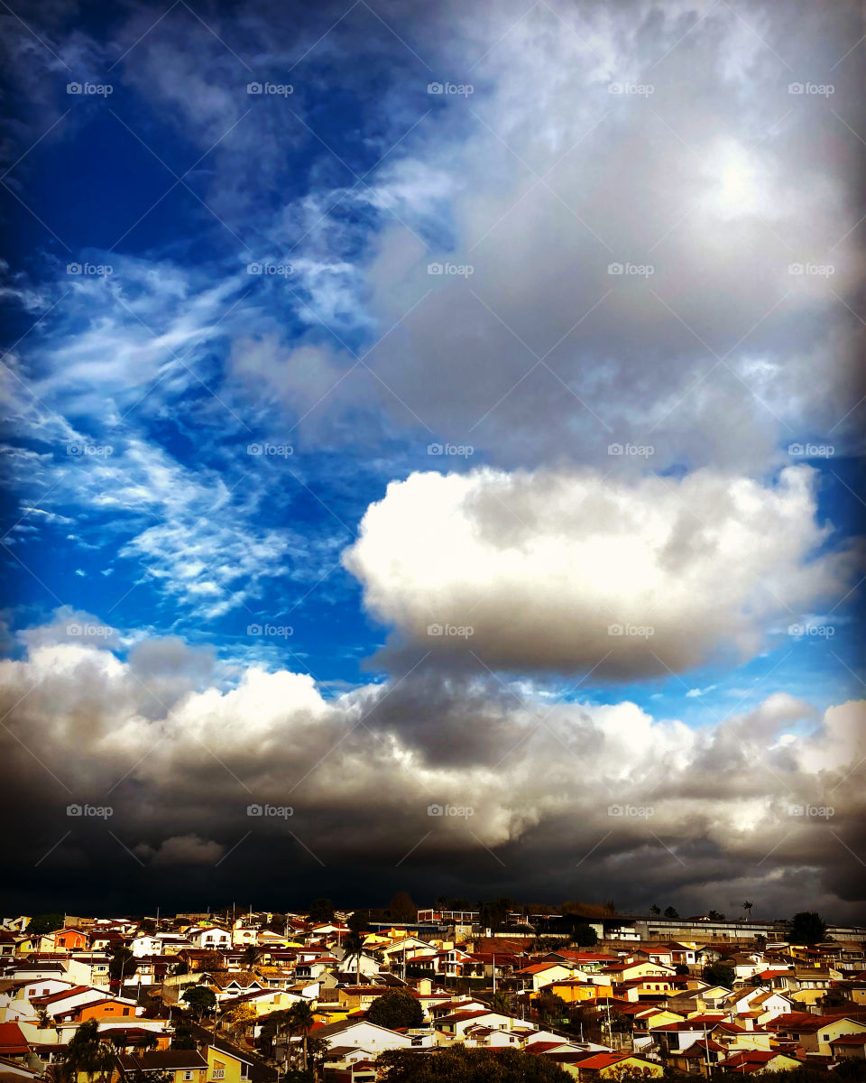 🇺🇸 What heaven is this?  I thought the indigo blue would show up this Sunday afternoon, but… the clouds reappeared! / 🇧🇷 Que céu é esse? Eu pensando que o azul-anil apareceria nessa tarde de domingo, mas… as nuvens reapareceram!