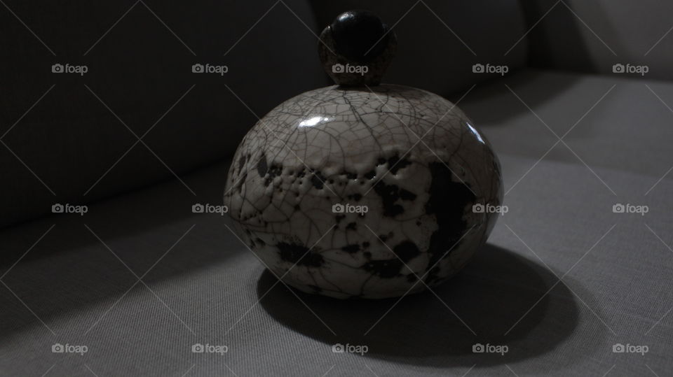 (i4elementi) vase in refractory clay (fireclay), made with the raku craclé technique