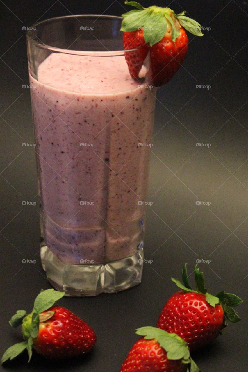 Strawberry banana smoothie 