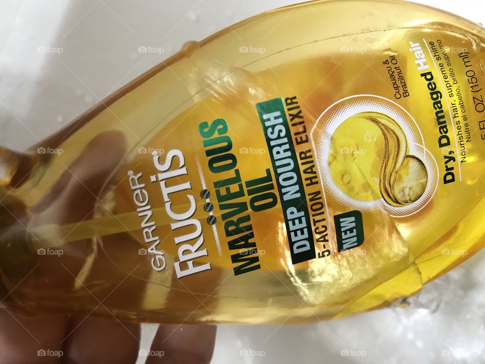 Garnier Fructis oil under running water