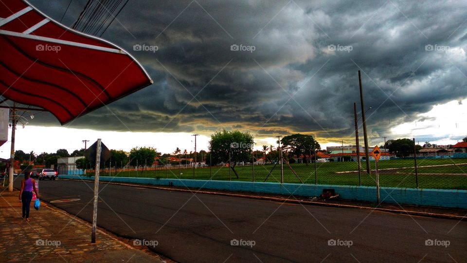 Nuvem carregada de chuva.