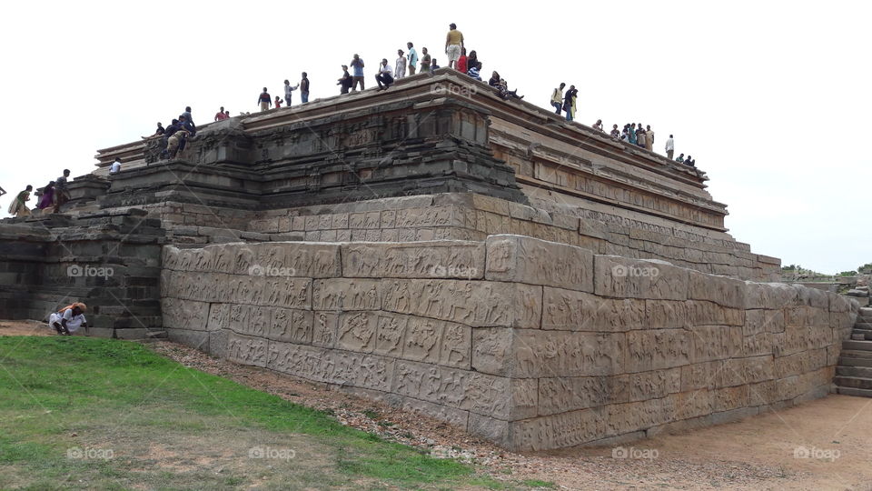 people in the sky on the stone