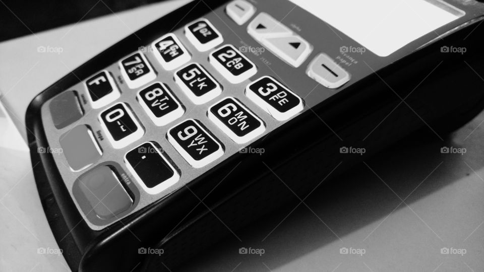 Maquininha de passar cartão.