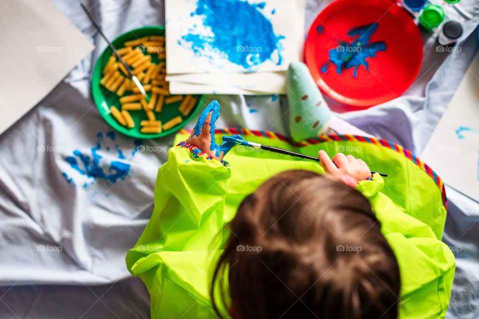 Child while painting at home during the quarantine