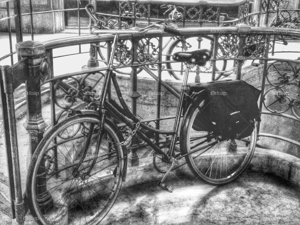 Piazza - Milan . Bike 