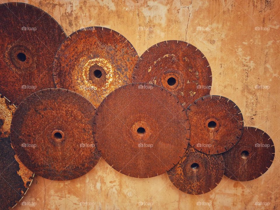 Discs for cutting stone that were used in quarries. In the shape of a circle on a wall for decoration.