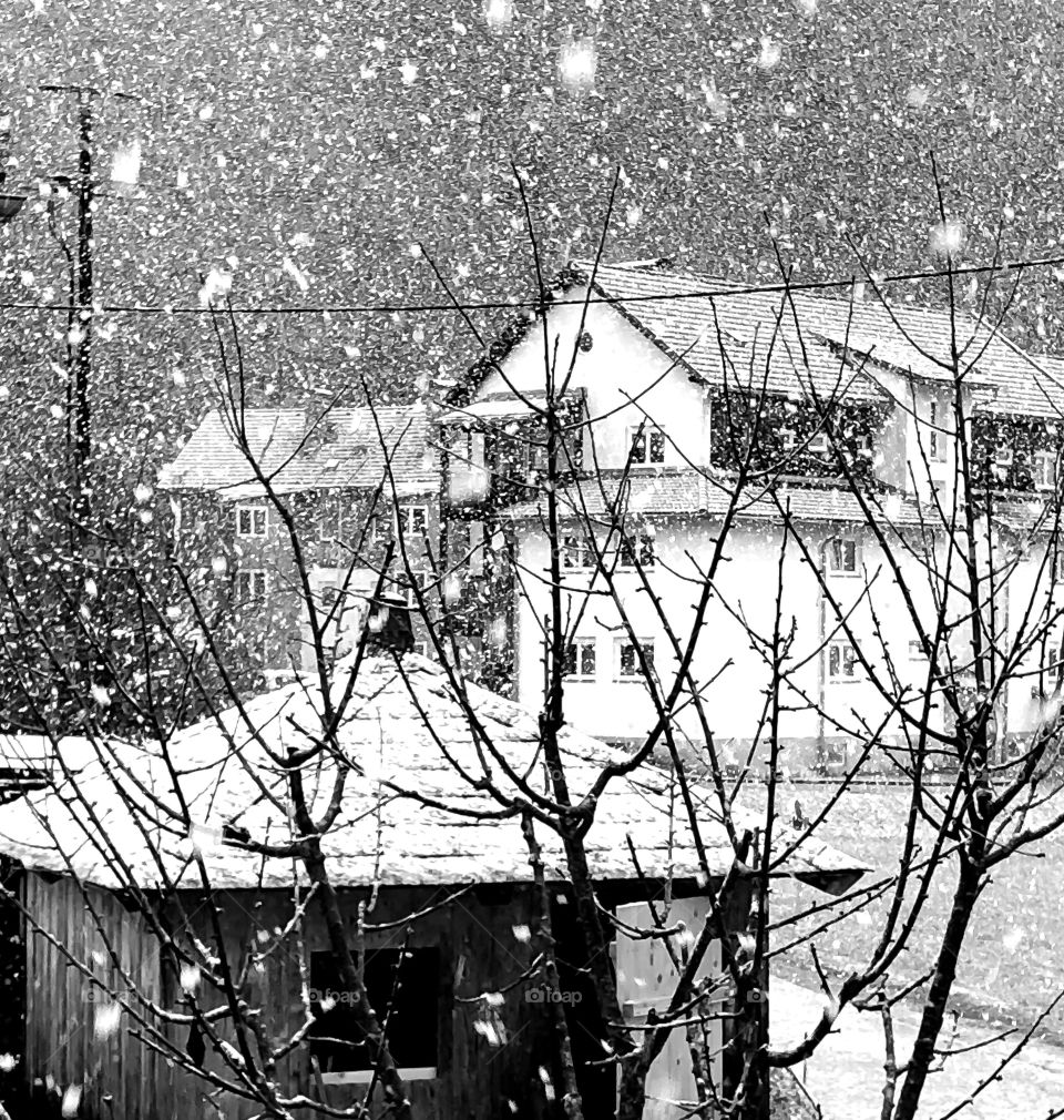 Its snowing